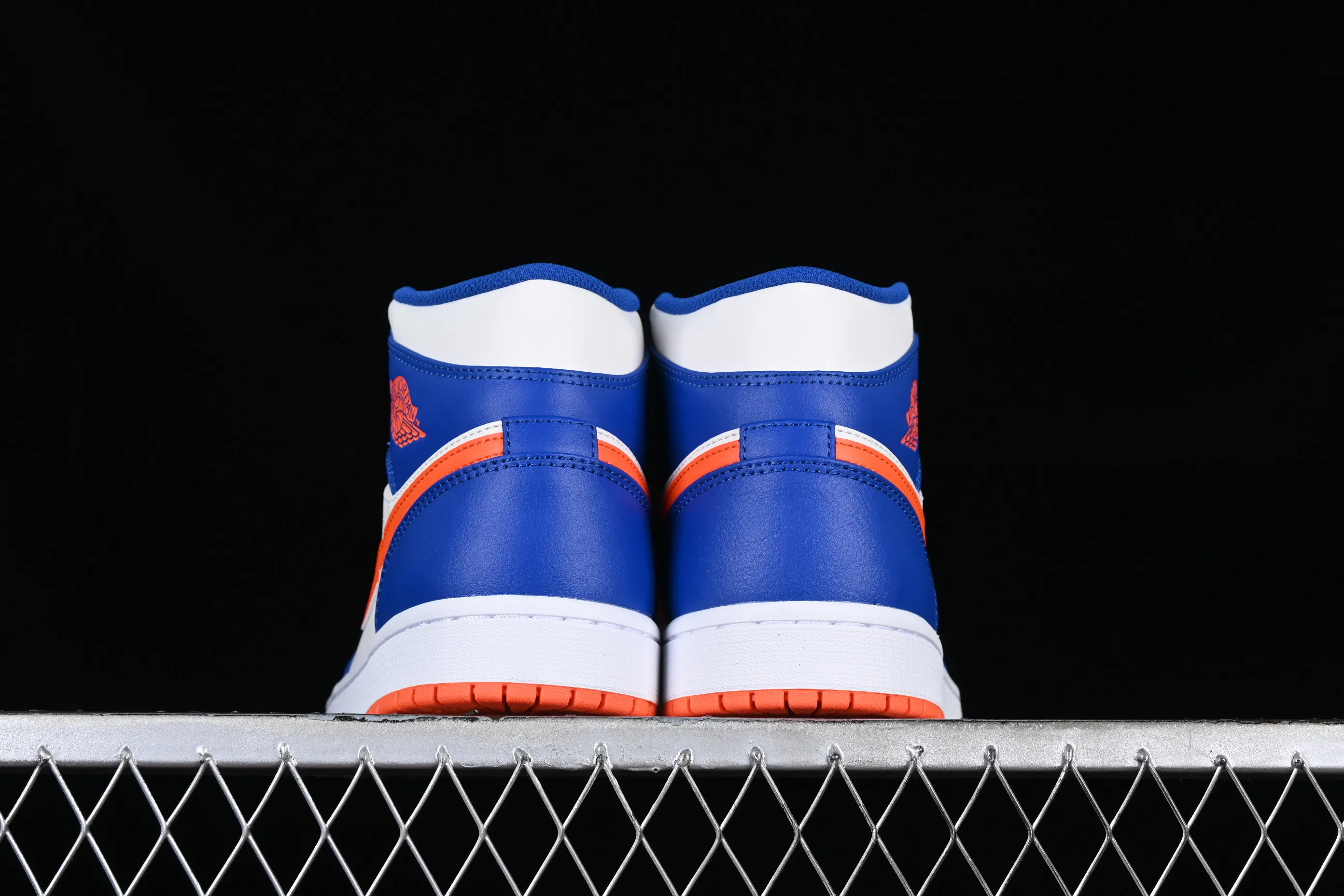 All categories Air Jordan Jordan series basketball shoes Air Jordan 1 Mid G version pure original Air Jordan 1 Mid AJ1 Joe 1 Knicks white blue orange mid-top cultural casual sneakers FD1029-400